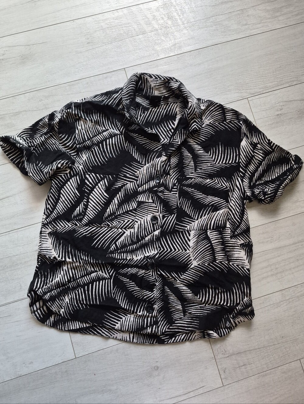 VOLCOM Girls Can't Be Tamed Palm Button Shirt